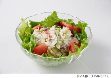 新鮮なポテトサラダ 115876835