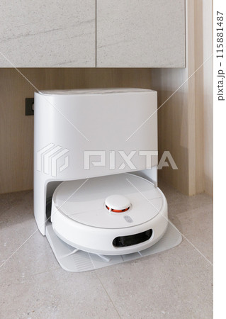 White automatic vacuum cleaner with station shager White automatic vacuum cleaner with station shager 115881487