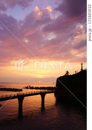 海に沈む夕日 海に沈む夕日 115883010