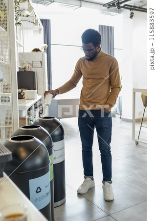 Young man in casual clothes throwing waste to the recycle bin 115883597