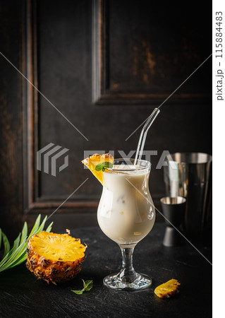 Pina Colada cocktail 115884483