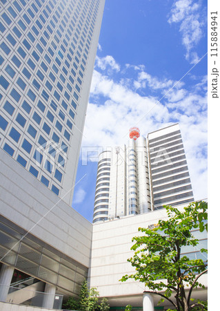 東京オペラシティとNTT東日本本社ビル 115884941