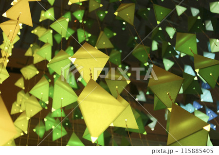 カラフルなイルミネーション 115885405