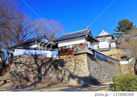 【岡山県】備中松山城（現存天守） 115886300