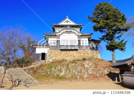 【岡山県】備中松山城（現存天守） 115886306
