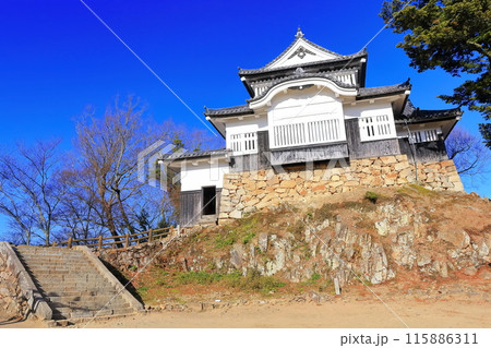 【岡山県】備中松山城（現存天守） 115886311
