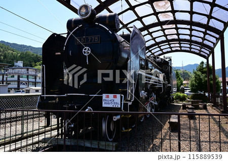 D51の蒸気機関車の保存車両（長野県木曽福島駅付近） 115889539