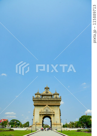 ラオスの首都ヴィエンチャンにあるパトゥーサイの美しい風景 ラオスの首都ヴィエンチャンにあるパトゥーサイの美しい風景 115889713