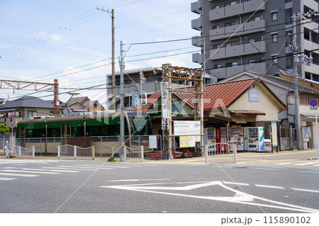 浜寺駅前停留場に停車中の堺トラム(茶ちゃ)/阪堺電気軌道(大阪府堺市西区) 浜寺駅前停留場に停車中の堺トラム(茶ちゃ)/阪堺電気軌道(大阪府堺市西区) 115890102