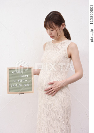 若い妊婦 115890805