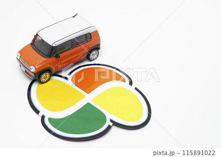 軽自動車と高齢者のマーク 軽自動車と高齢者のマーク 115891022