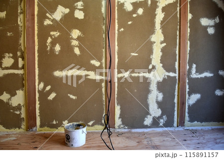 中古物件リフォーム　下地パテ仕上げ 115891157