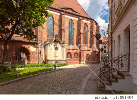 The old historical quarter of Berlin Nikolaivirtel on a sunny day. 115891404