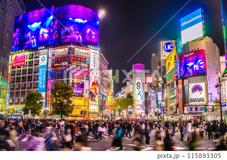 日本の東京都市景観 インバウンド“大爆発”…外国人観光客で埋め尽くされる渋谷…＝6日、21時35分 115893305