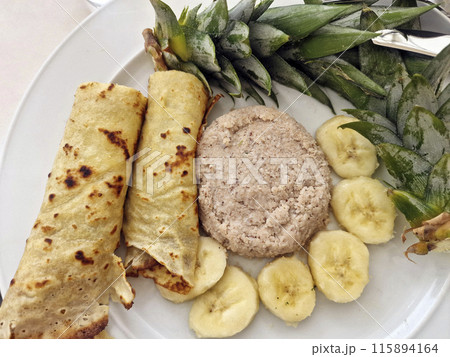 mahuni mas huni Traditional Maldivian breakfast with coconut and tuna mahuni mas huni Traditional Maldivian breakfast with coconut and tuna 115894164