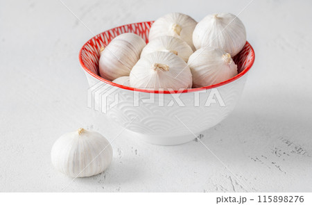 Bunch of solo garlic 115898276