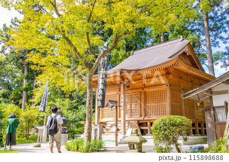 中尊寺塔頭　薬師堂　藤原清衡公が建立した四十数余の堂塔の一字 115898688