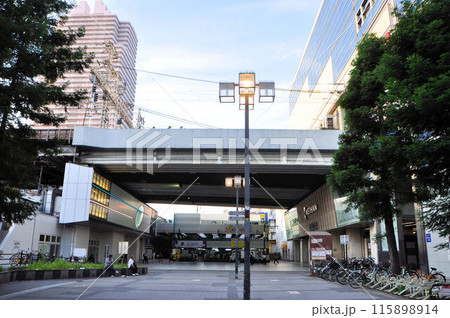 京橋駅前の風景 115898914