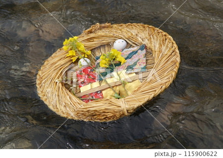 鳥取　四季の散歩　用瀬の流し雛 115900622