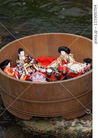 鳥取　四季の散歩　用瀬の流し雛 115900704