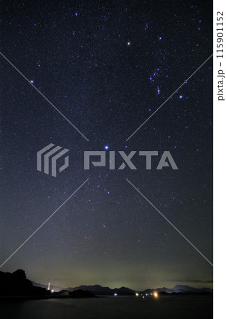 瀬戸内の秋の星景　オリオン座と冬の大三角 115901152