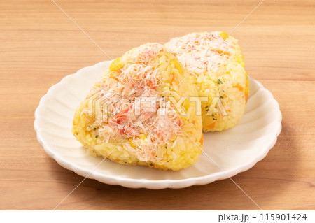 カニピラフのおにぎり（紅ズワイガニ） 115901424