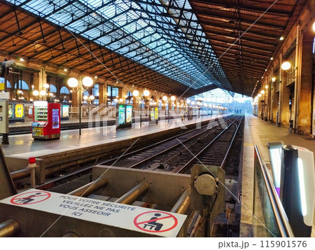 フランス　パリ北駅 115901576