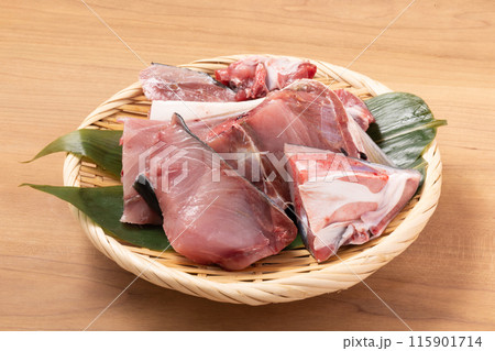 ［北海道産］天然ぶり（ぶり大根用） 115901714