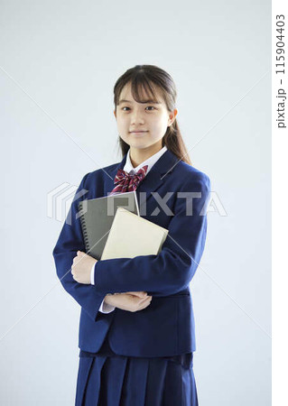 冬の制服を着た女子高生 冬の制服を着た女子高生 115904403