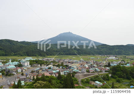 目屋渓谷ふるさと展望台公園から望む岩木山 目屋渓谷ふるさと展望台公園から望む岩木山 115904456