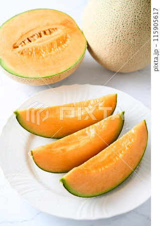 切り分けた赤肉メロン 北海道産アサヒメロン 切り分けた赤肉メロン 北海道産アサヒメロン 115905617