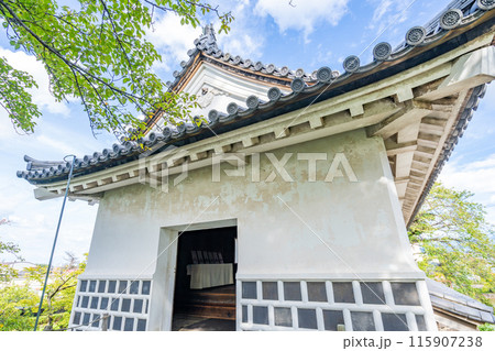 新発田城 本丸表門 国の重要文化財 腰回りは瓦張りの海鼠壁 なまこかべ 新発田城 本丸表門 国の重要文化財 腰回りは瓦張りの海鼠壁 なまこかべ 115907238