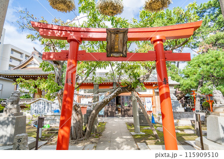 湊稲荷神社　回る願懸け狛犬　願懸け高麗犬　男は右　女は左　願意を心に念じながら回し諸願成就を祈願 115909510