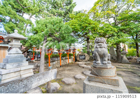 湊稲荷神社　回る願懸け狛犬　願懸け高麗犬　男は右　女は左　願意を心に念じながら回し諸願成就を祈願 115909513