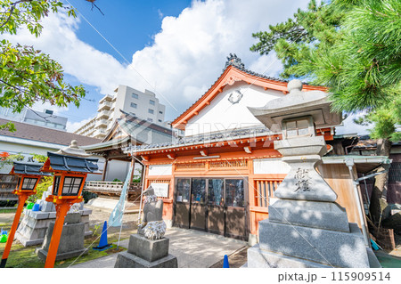 湊稲荷神社　回る願懸け狛犬　願懸け高麗犬　男は右　女は左　願意を心に念じながら回し諸願成就を祈願 115909514