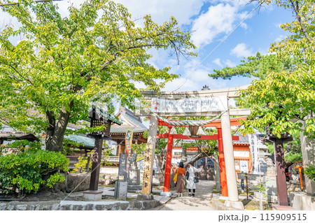 湊稲荷神社　回る願懸け狛犬　願懸け高麗犬　男は右　女は左　願意を心に念じながら回し諸願成就を祈願 115909515