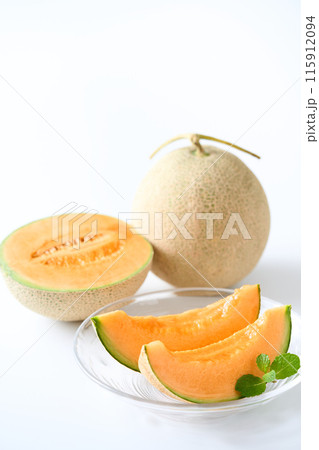 切り分けた赤肉メロン　北海道産アサヒメロン 115912094