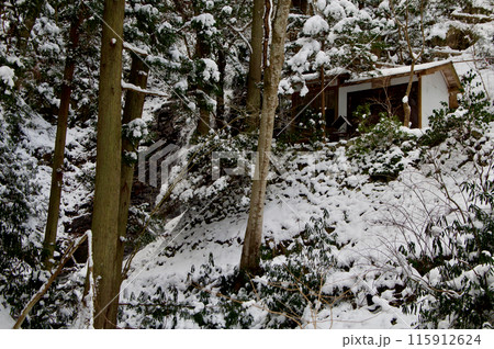 滝の雪景色　観音滝　雪景色　庄原市比和町　夢街道ルネサンス 115912624