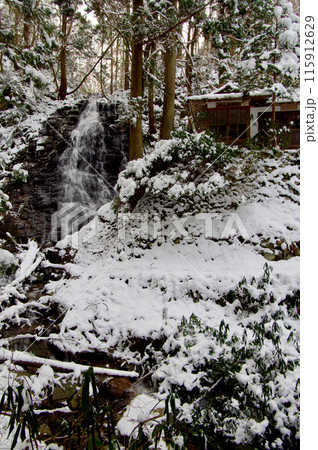 滝の雪景色　観音滝　雪景色　庄原市比和町　夢街道ルネサンス 115912629