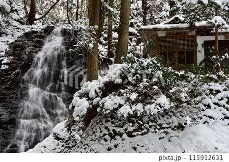 滝の雪景色　観音滝　雪景色　庄原市比和町　夢街道ルネサンス 115912631