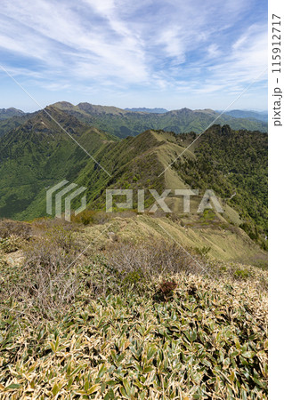 伊予富士から見た笹ヶ峰、寒風山方面の眺め 伊予富士から見た笹ヶ峰、寒風山方面の眺め 115912717