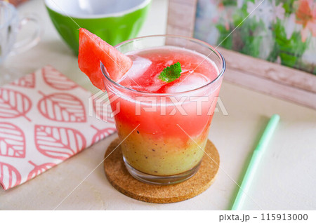 スイカとキウイのジュース 115913000