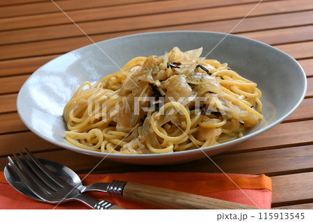 玉ねぎと塩昆布の和風パスタ 115913545
