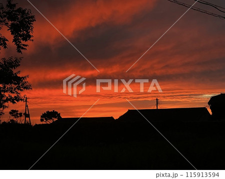 田舎の夕暮れ時 115913594