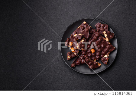 Black bitter chocolate with whole hazelnuts, candied fruits and mint 115914363