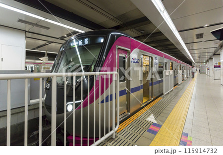 発車を待つ　新宿駅　京王線　新宿行き　回送　電車　高幡不動駅　京王　5000系　京王5000 115914732