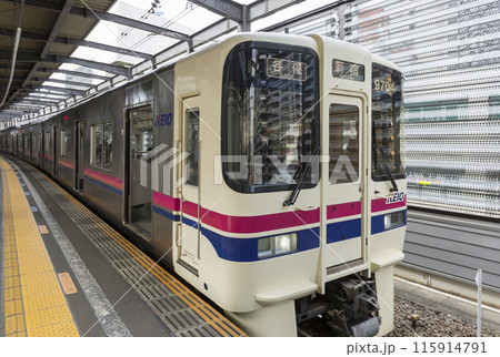 京王線 新宿行き 府中駅 府中駅ホーム 各駅停車 京王線 新宿行き 府中駅 府中駅ホーム 各駅停車 115914791