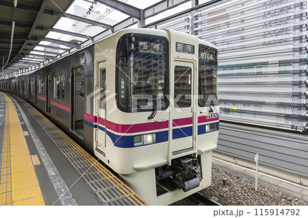 京王線 新宿行き 府中駅 府中駅ホーム 各駅停車 京王線 新宿行き 府中駅 府中駅ホーム 各駅停車 115914792