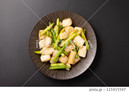 アスパラガスとイカのバター醤油炒め 115915597