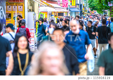 日本の東京都市景観 6月。復活インバウンド…ほとんどが外国人観光客…賑わう秋葉原=22日 日本の東京都市景観 6月。復活インバウンド…ほとんどが外国人観光客…賑わう秋葉原=22日 115916119